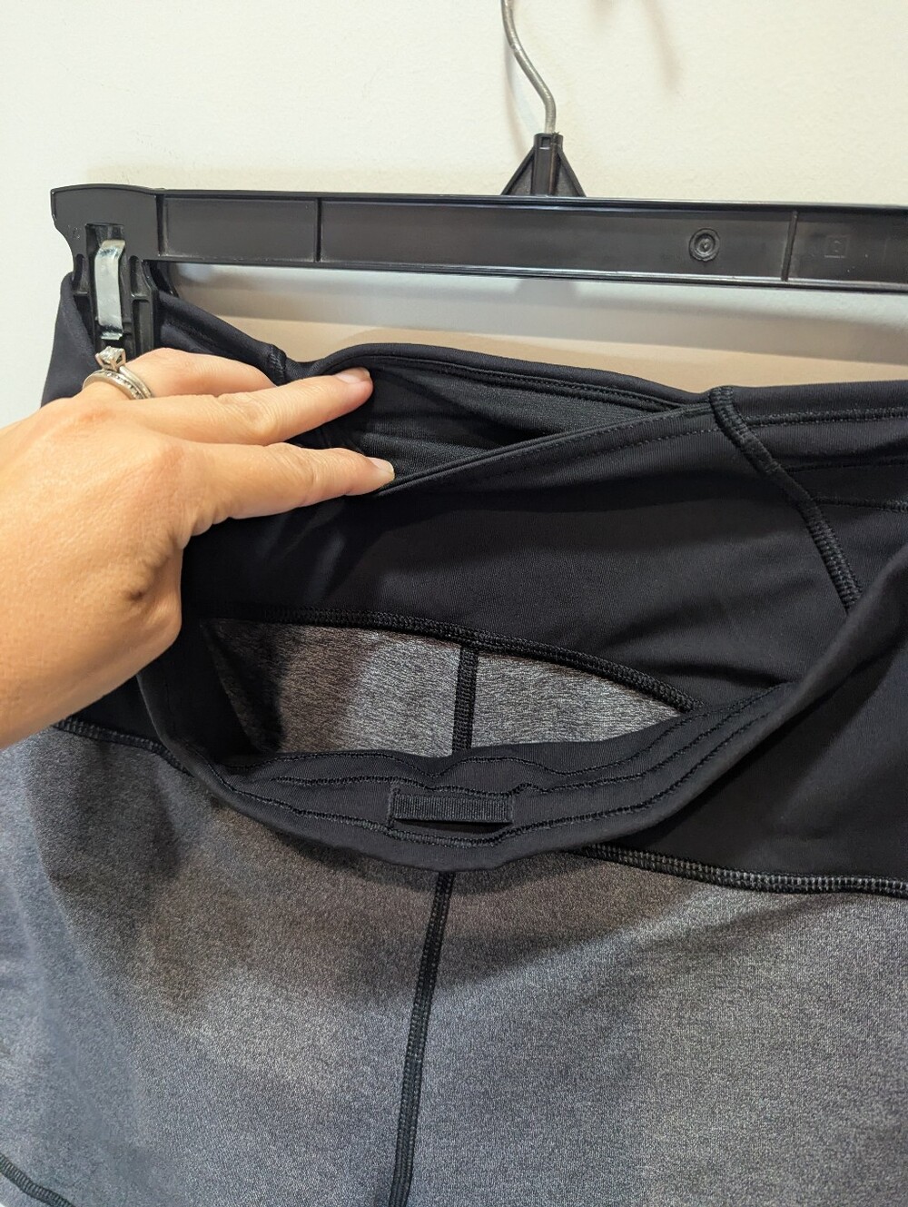 Lululemon Train Times 6" Inseam Bike Shorts Heathered Gray / Black Size 10 - Picture 4 of 7